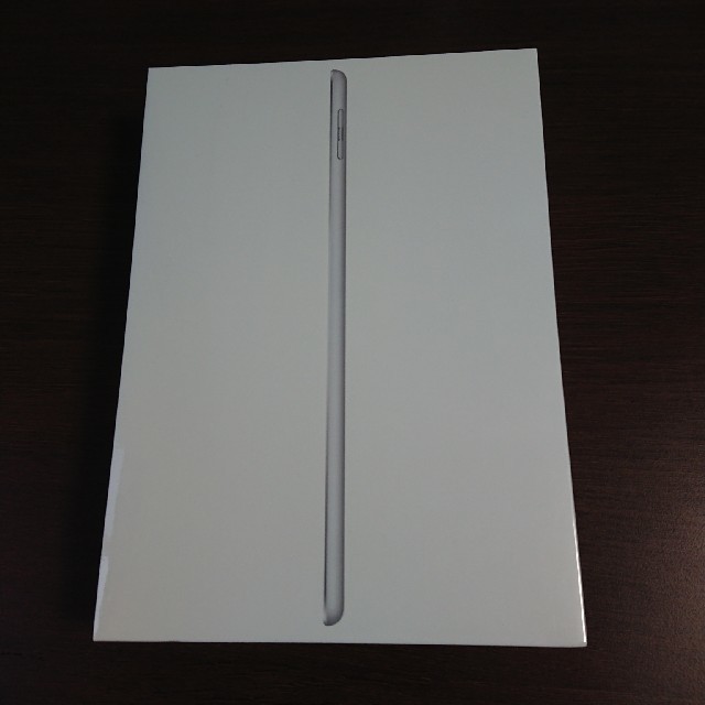 誠実 iPad - シルバー Wi-Fi 128GB 第6世代 iPad (新品未開封) タブレット