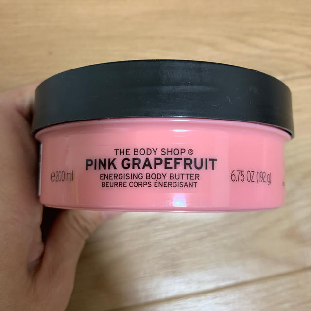 THE BODY SHOP(ザボディショップ)のお値下げしました！THE BODY SHOP ボディバター　グレープフルーツ コスメ/美容のボディケア(ボディクリーム)の商品写真