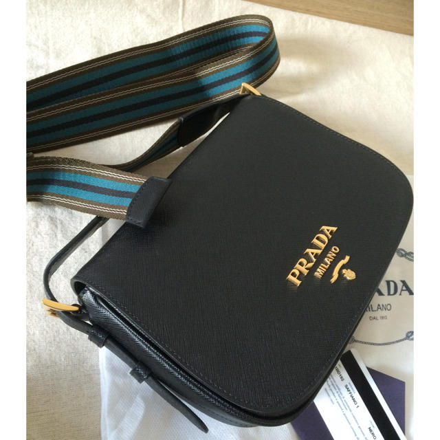 PRADA - PRADA サフィアーノ♡ショルダーバッグ♡ブラック♡ショルダーが可愛い♡の通販 by ママ(5/31〜お休み中)|プラダならラクマ