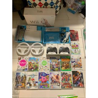 ウィー(Wii)の【Wii 本体セット】&【リモコン・ヌンチャク・コントローラー・ソフト12本】(家庭用ゲーム機本体)