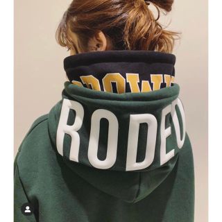 ロデオクラウンズワイドボウル(RODEO CROWNS WIDE BOWL)のOVER LAP W HOOD パーカー グリーン(パーカー)