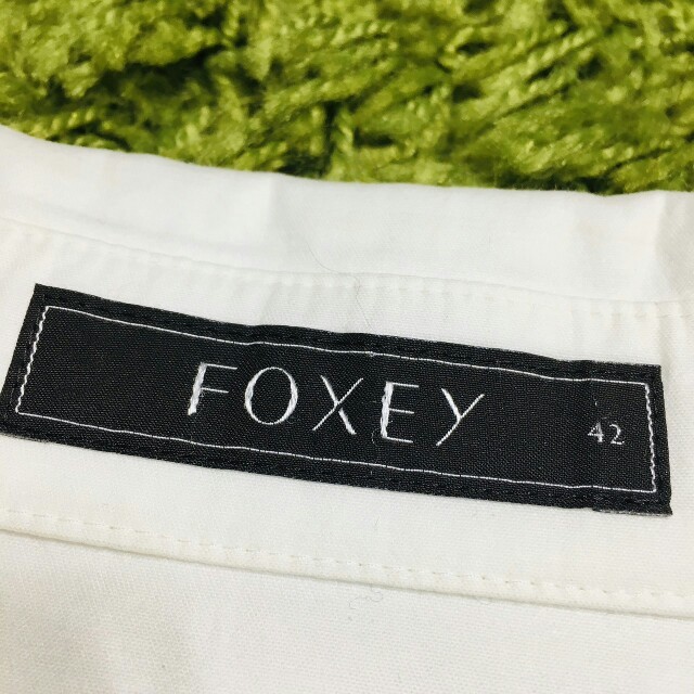 FOXEY(フォクシー)のフォクシー　カシミヤ襟のレディシャツ レディースのトップス(シャツ/ブラウス(長袖/七分))の商品写真