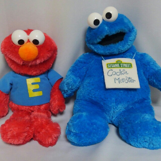 SESAME STREET(セサミストリート)のセサミストリートクッキーモンスター & エルモ　ぬいぐるみ エンタメ/ホビーのおもちゃ/ぬいぐるみ(キャラクターグッズ)の商品写真