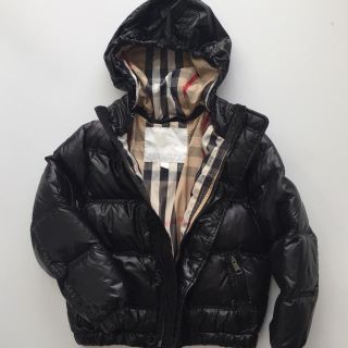 バーバリー(BURBERRY)の美品★5y 110cm★バーバリー  ダウンコート ボーイズ 黒(コート)