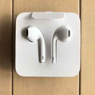 アップル(Apple)のapple純正　イヤフォン(ヘッドフォン/イヤフォン)