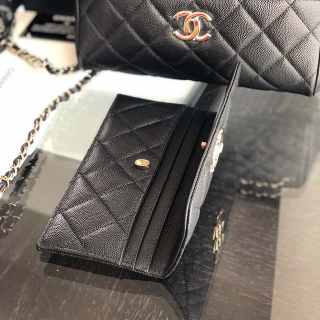 CHANEL(シャネル)のご専用   新品未使用  2019年新作 CHANEL バッグ レディースのバッグ(ショルダーバッグ)の商品写真