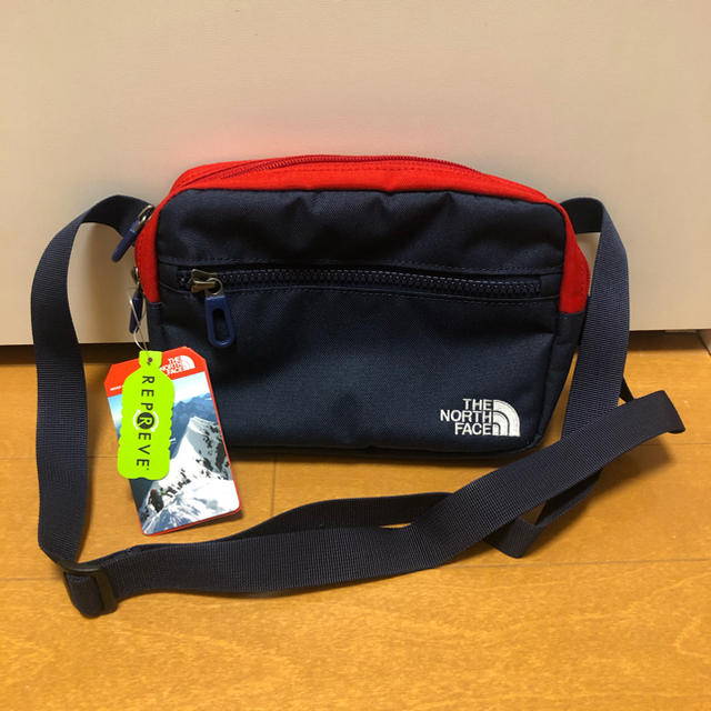 THE NORTH FACE(ザノースフェイス)の【新品】ノースフェイス クロスボディバッグ ボディバッグ レディースのバッグ(ボディバッグ/ウエストポーチ)の商品写真