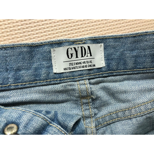 GYDA(ジェイダ)のGYDA back ripped ショートパンツ レディースのパンツ(ショートパンツ)の商品写真