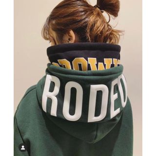 ロデオクラウンズワイドボウル(RODEO CROWNS WIDE BOWL)のOVER LAP W HOOD パーカー グリーン(パーカー)