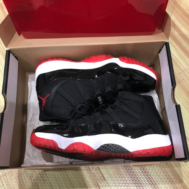 NIKE(ナイキ)のNIKE AIR JORDAN 11 RETRO BRED 最終値下げ メンズの靴/シューズ(スニーカー)の商品写真