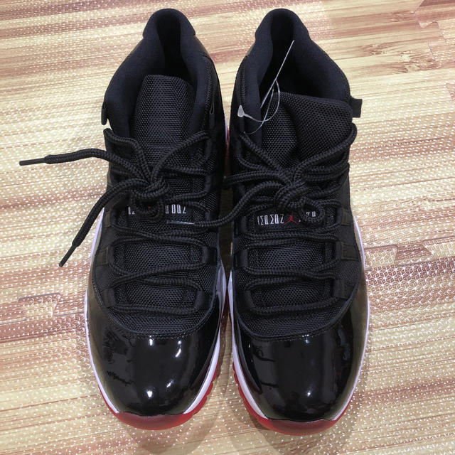 NIKE(ナイキ)のNIKE AIR JORDAN 11 RETRO BRED 最終値下げ メンズの靴/シューズ(スニーカー)の商品写真