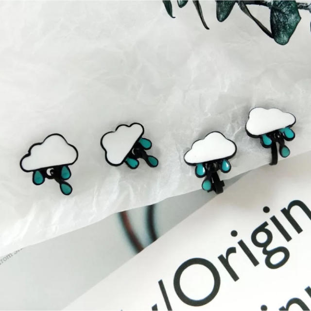niko and...(ニコアンド)のセール✨雨降り ピアス  雲  しずく   レディースのアクセサリー(ピアス)の商品写真