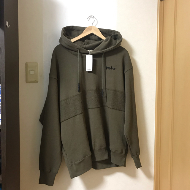 SUNSEA(サンシー)のkudos 「 MY OLD KUDOS HOODIE / KHAKI」 メンズのトップス(パーカー)の商品写真