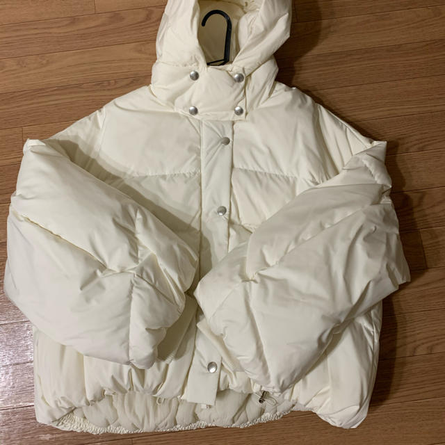 SNIDEL(スナイデル)のsnidel  カラーダウンコート　ホワイト レディースのジャケット/アウター(ダウンコート)の商品写真