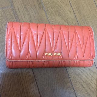 ミュウミュウ(miumiu)のmiumiu オレンジ財布(財布)