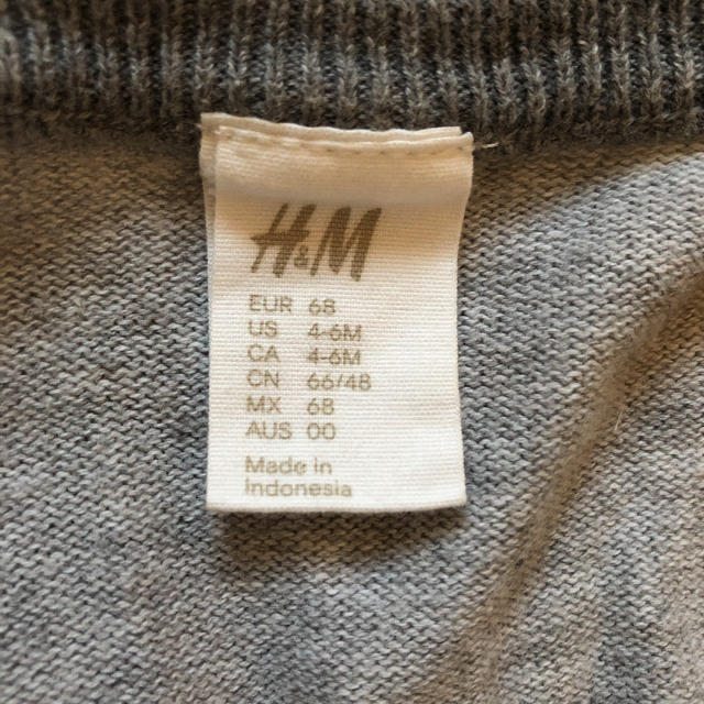 H&M(エイチアンドエム)のH&Mとスキップランド(リバーシブル)のカーディガン70 2枚組 キッズ/ベビー/マタニティのベビー服(~85cm)(カーディガン/ボレロ)の商品写真