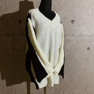 ザラ(ZARA)のバイカラー サイドライン Ｖネックニット オーバーシルエット(ニット/セーター)