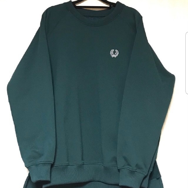 ＊FRED PERRY   ☆ プルオーバースウェット