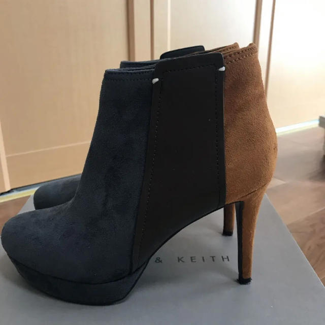 Charles and Keith(チャールズアンドキース)のCHARLES & KEITH ショートブーツ　グレー×ブラウン レディースの靴/シューズ(ブーツ)の商品写真