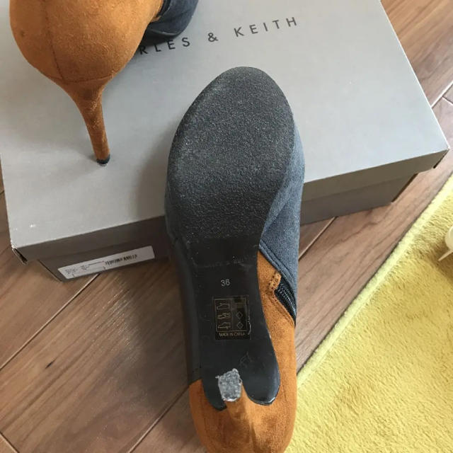 Charles and Keith(チャールズアンドキース)のCHARLES & KEITH ショートブーツ　グレー×ブラウン レディースの靴/シューズ(ブーツ)の商品写真