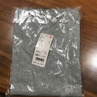 ユニクロ(UNIQLO)のUNIQLOカットソーグレー新品　130(Tシャツ/カットソー)