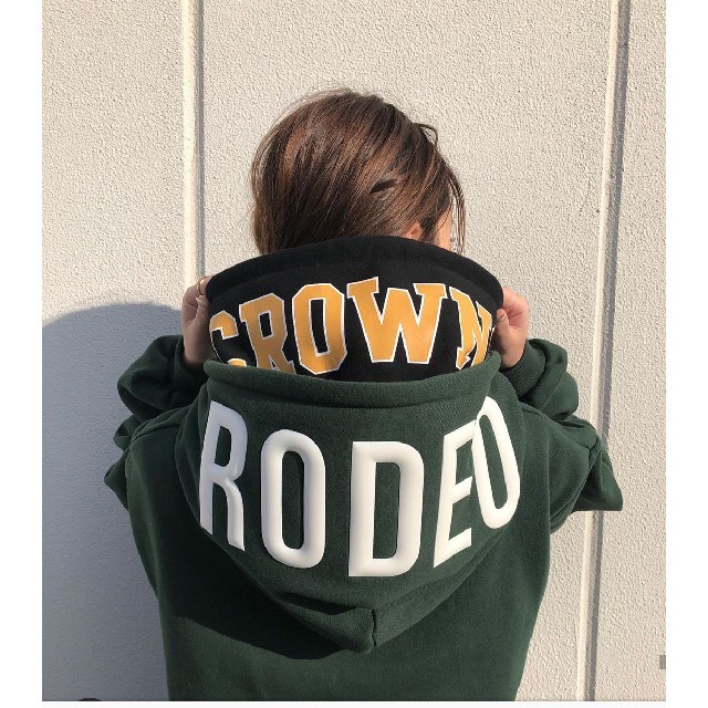 RODEO CROWNS WIDE BOWL(ロデオクラウンズワイドボウル)の新品未使用 グリーン レディースのトップス(パーカー)の商品写真