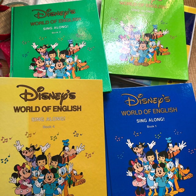 Disney 絵本4冊、CD6枚、カード4冊、単語カードの通販 by あいかれんかママ's shop｜ディズニーならラクマ - WorldDisney セット 新作登場