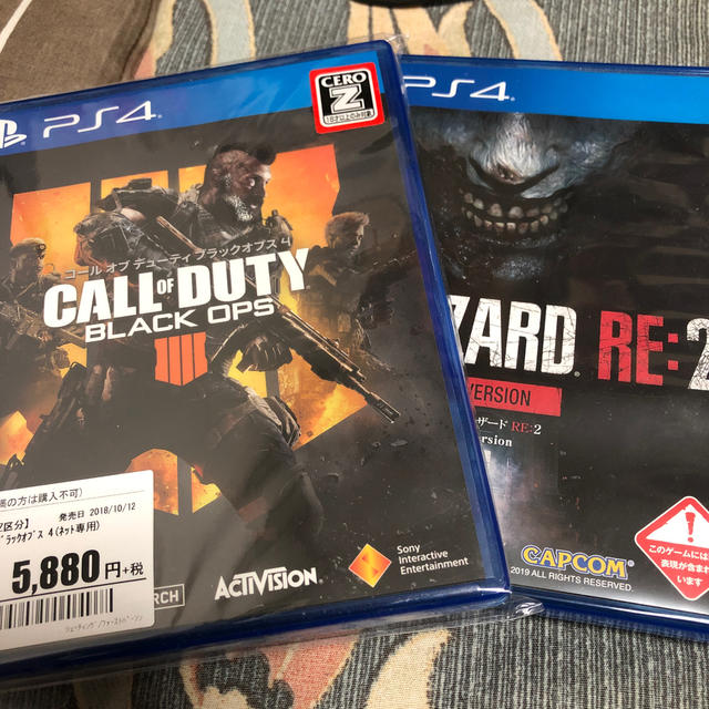 PS4 カセット BO4 BIOHAZARD RE2 エンタメ/ホビーのゲームソフト/ゲーム機本体(家庭用ゲームソフト)の商品写真