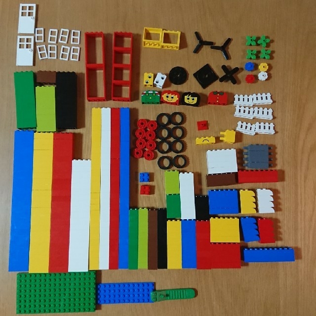 Lego(レゴ)の レゴブロック 赤いバケツ キッズ/ベビー/マタニティのおもちゃ(知育玩具)の商品写真