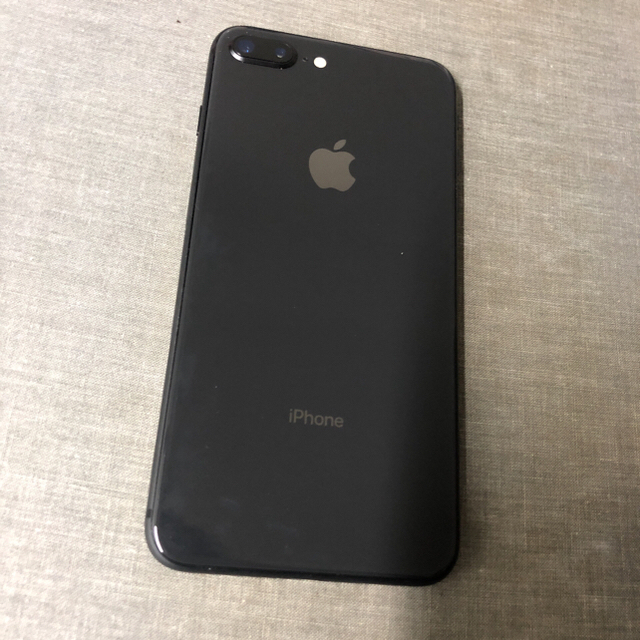 Apple(アップル)のiPhone8plus スペースグレー　64GB スマホ/家電/カメラのスマートフォン/携帯電話(スマートフォン本体)の商品写真