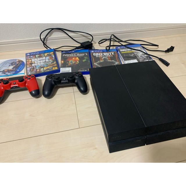 有名ブランド PS4本体とカセット 家庭用ゲーム機本体