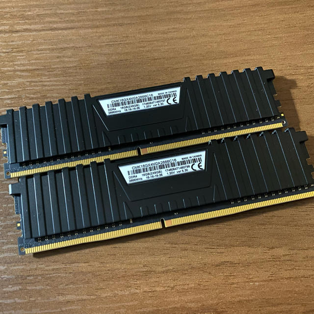 Corsair DDR4 CMK16GX4M2A2666C16 8GB 2枚組