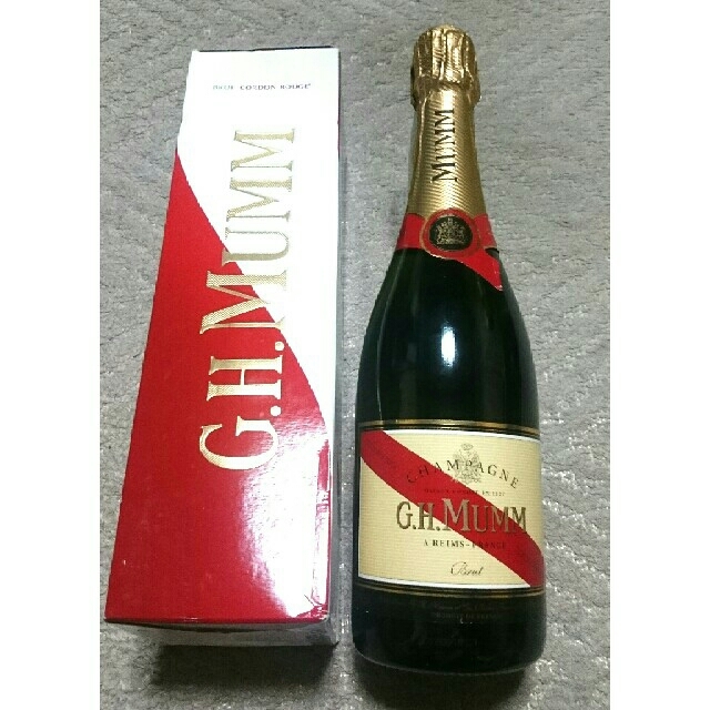 人気のシャンパン (G.H MUMM2) フルボトル 未開封 専用箱付 激安 食品/飲料/酒の酒(シャンパン/スパークリングワイン)の商品写真