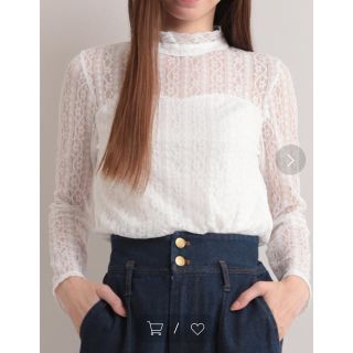 メルロー(merlot)の新品タグ付　レースハイネックブラウス　ホワイト　Mサイズ　白(シャツ/ブラウス(長袖/七分))