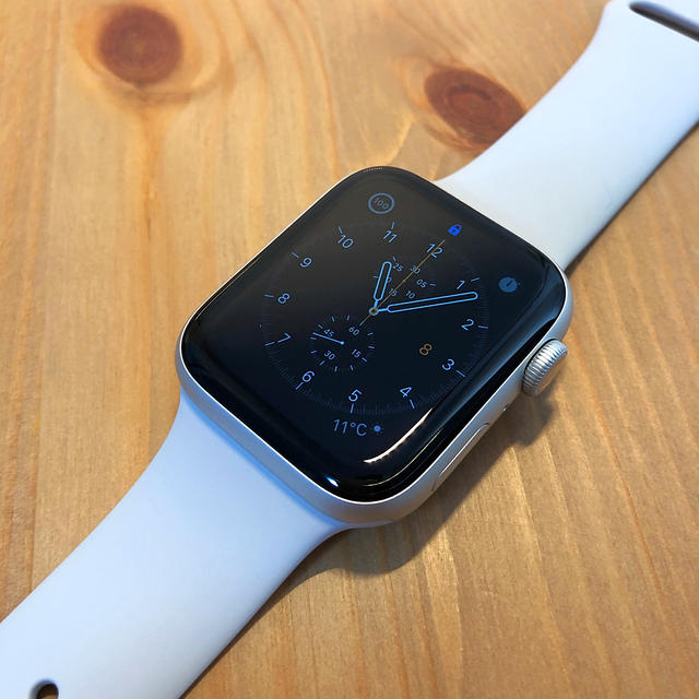 Apple(アップル)のApple Watch Series5 アルミ/シルバー 44mm GPS メンズの時計(腕時計(デジタル))の商品写真