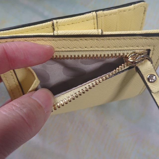 kate spade new york(ケイトスペードニューヨーク)のkate spade 二つ折り財布 レモンイエロー レディースのファッション小物(財布)の商品写真
