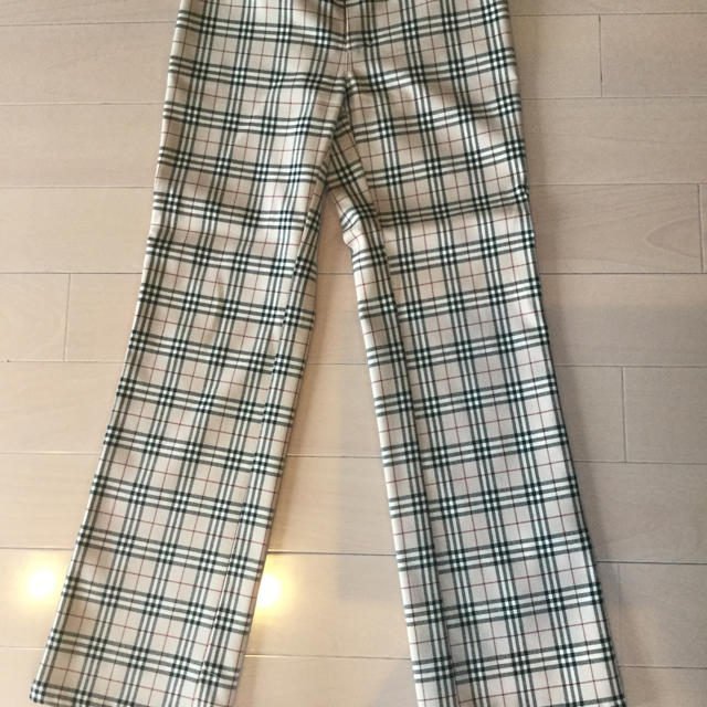 BURBERRY BLUE LABEL(バーバリーブルーレーベル)のバーバリー　パンツ　34 レディースのパンツ(その他)の商品写真