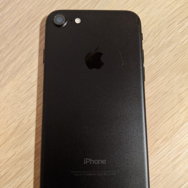 iPhone(アイフォーン)のiPhone7 ブラック 32GB au（SIMロック解除済） スマホ/家電/カメラのスマートフォン/携帯電話(スマートフォン本体)の商品写真