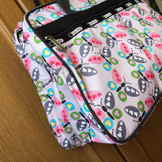 LeSportsac(レスポートサック)の未使用❣️ 希少 レスポート サック 鍵付き 蝶々 ボストン バック❣️ レディースのバッグ(ボストンバッグ)の商品写真