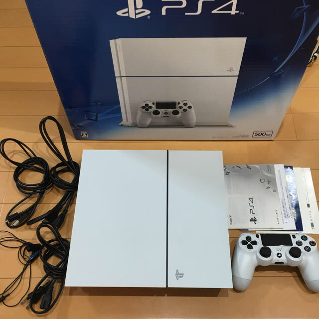 PlayStation4(プレイステーション4)のPS4 本体 500GB ホワイト CUH-1200A エンタメ/ホビーのゲームソフト/ゲーム機本体(家庭用ゲーム機本体)の商品写真