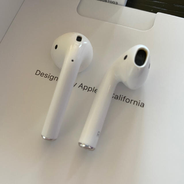Apple(アップル)のAirPods with wireless charging Case  スマホ/家電/カメラのオーディオ機器(ヘッドフォン/イヤフォン)の商品写真