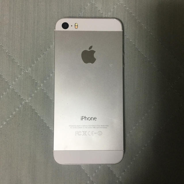 Apple(アップル)のiPhone 5s Silver 16 GB au SIMロック解除‼️ スマホ/家電/カメラのスマートフォン/携帯電話(スマートフォン本体)の商品写真