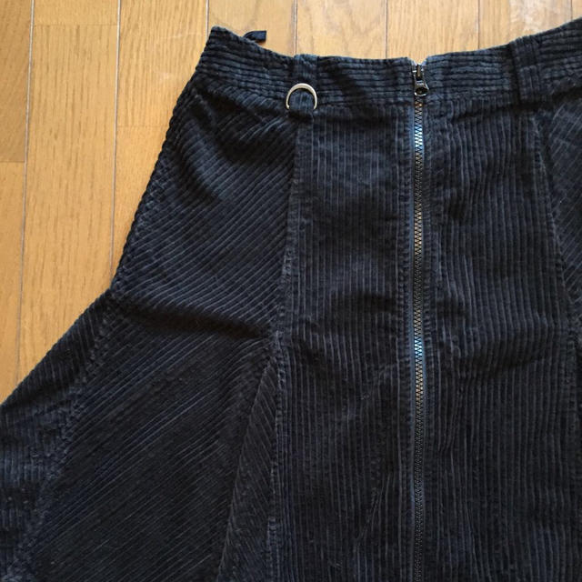 ARMANI EXCHANGE(アルマーニエクスチェンジ)のアルマーニ  黒スカート レディースのスカート(ひざ丈スカート)の商品写真