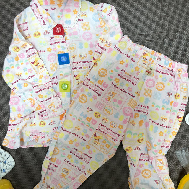 アンパンマン(アンパンマン)のアンパンマンパジャマ100 キッズ/ベビー/マタニティのキッズ服女の子用(90cm~)(パジャマ)の商品写真