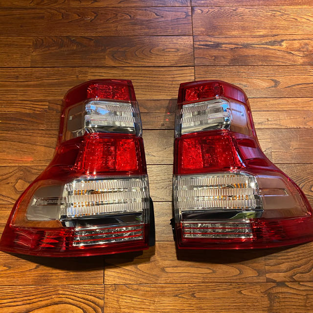 トヨタ(トヨタ)のプラド150中期 テールランプ左右セット 自動車/バイクの自動車(車種別パーツ)の商品写真