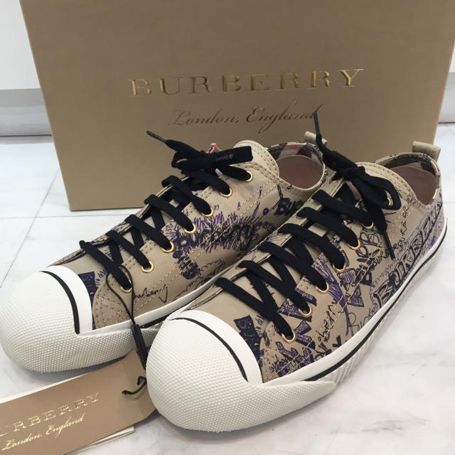 BURBERRY(バーバリー)の☆新品☆バーバリー メンズ スニーカー 表記43 メンズの靴/シューズ(スニーカー)の商品写真