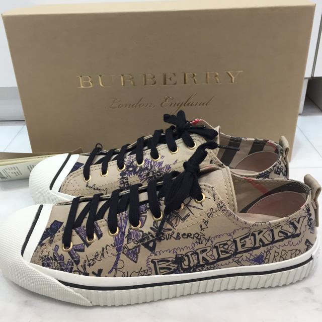 BURBERRY(バーバリー)の☆新品☆バーバリー メンズ スニーカー 表記43 メンズの靴/シューズ(スニーカー)の商品写真