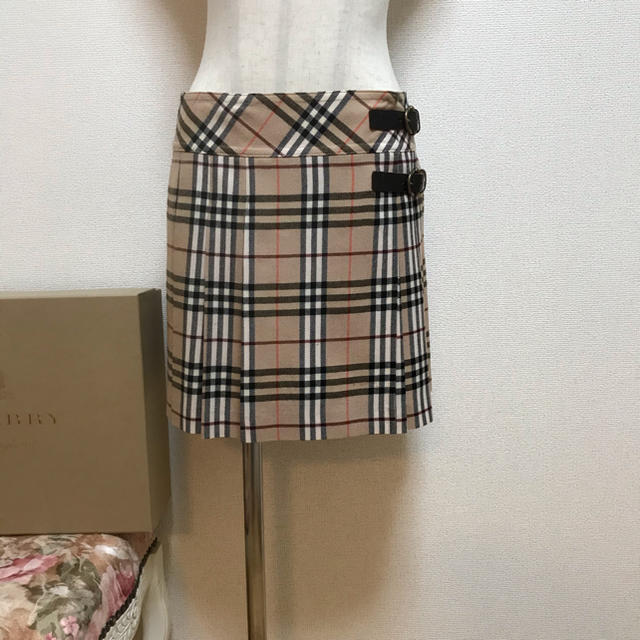 BURBERRY BLUE LABEL(バーバリーブルーレーベル)のバーバリーブルーレーベル36プリーツスカート   レディースのスカート(ミニスカート)の商品写真