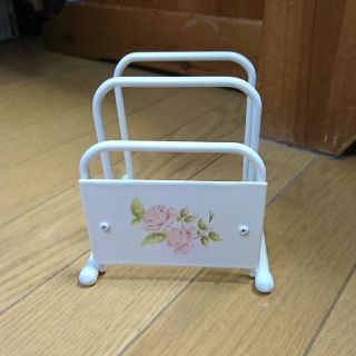 イマン ダイアナローズ まな板スタンド 未使用(収納/キッチン雑貨)