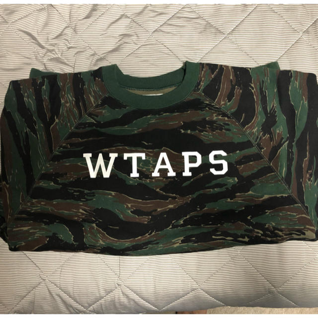 W)taps(ダブルタップス)のWTAPS タイガーストライプ DESIGN CREW NECK M メンズのトップス(スウェット)の商品写真